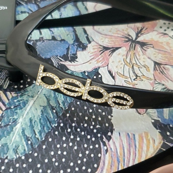 NWT Beach Ready Pink bebe Rhinestone Floral Flip Flops - Picture 9 of 10